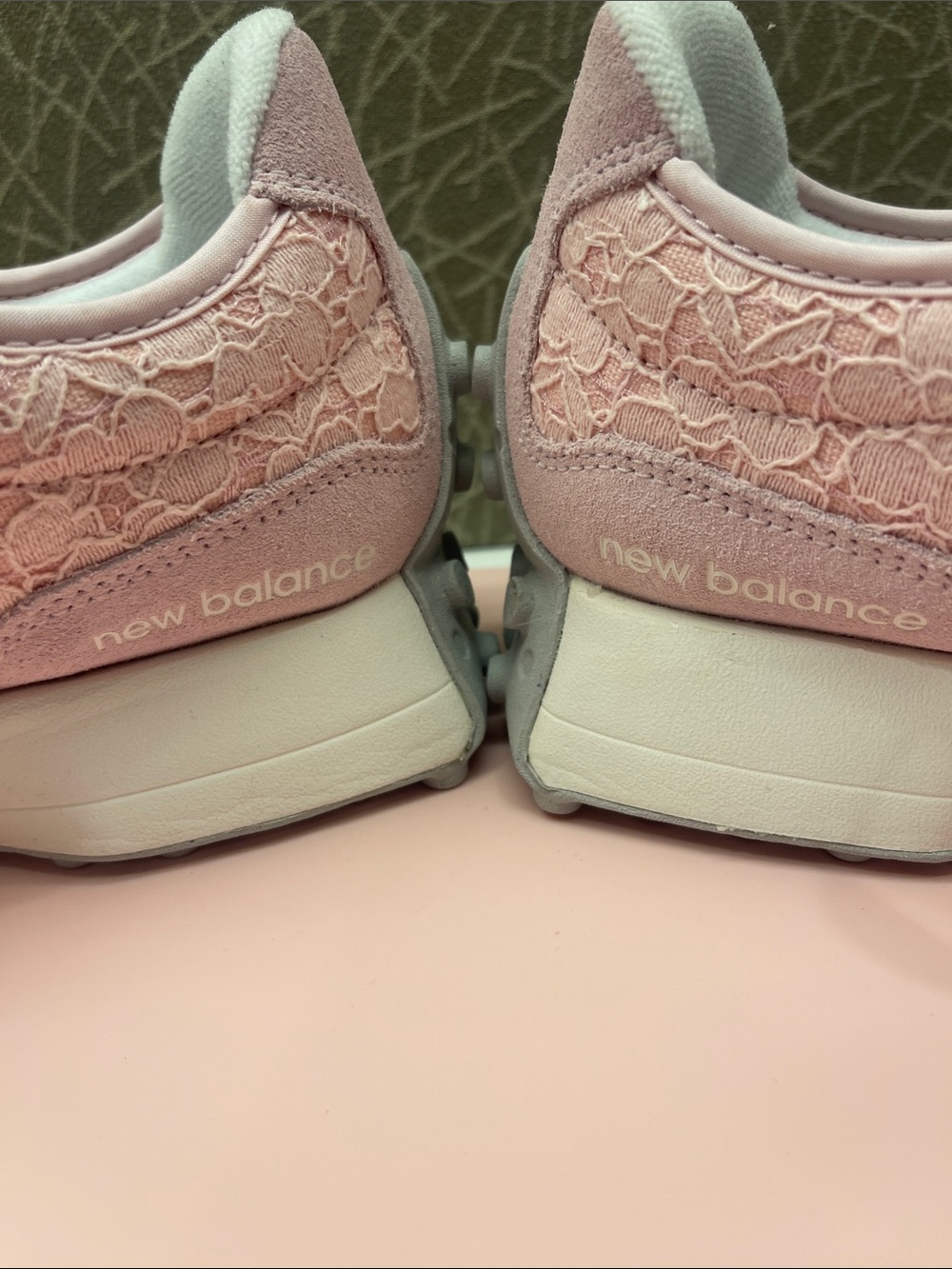 New Balance Pink Lace-Trimmed Women's Sneakers New, but without tags - Picture 6 of 9